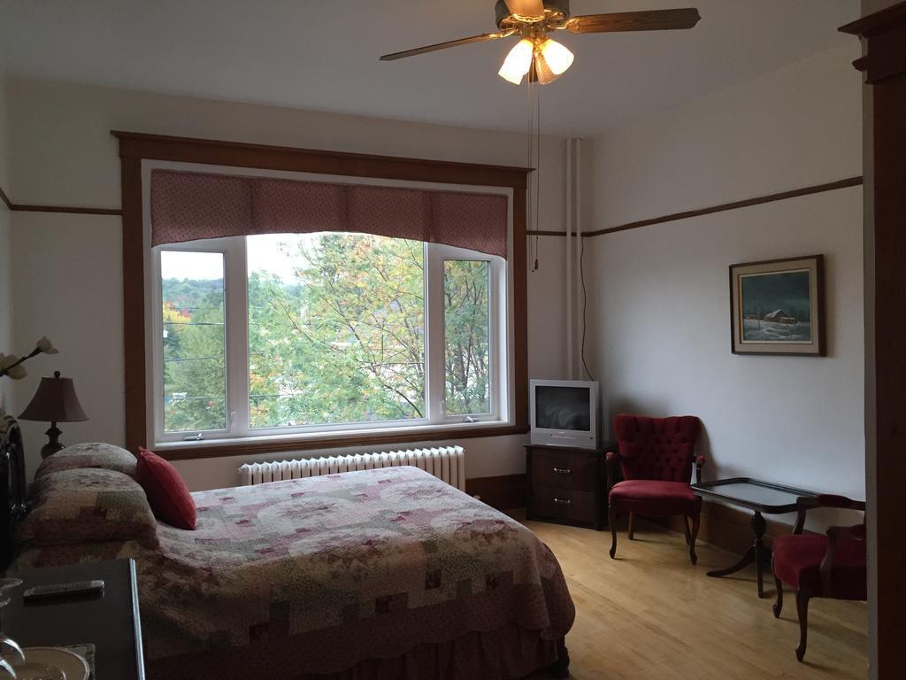 Le Petit Chateau Montebello B&B Zimmer foto